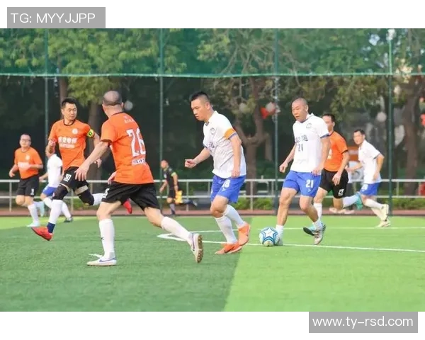 中国足球球星炮哥是谁 揭秘其传奇经历与在球场上的风采 中国足球球星炮哥是谁 揭秘其传奇经历与在球场上的风采