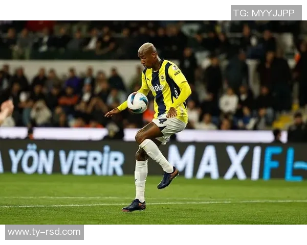 沙特足球球星实力最新排名解析全面展示球员荣誉与影响力 沙特足球球星实力最新排名解析全面展示球员荣誉与影响力