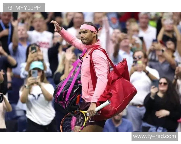 起源足球球星的崛起与影响力:从天才少年到全球偶像的传奇旅程 起源足球球星的崛起与影响力:从天才少年到全球偶像的传奇旅程