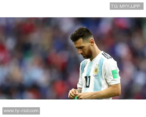 历史足球第一球星：他如何改变了足球的面貌与全球影响力